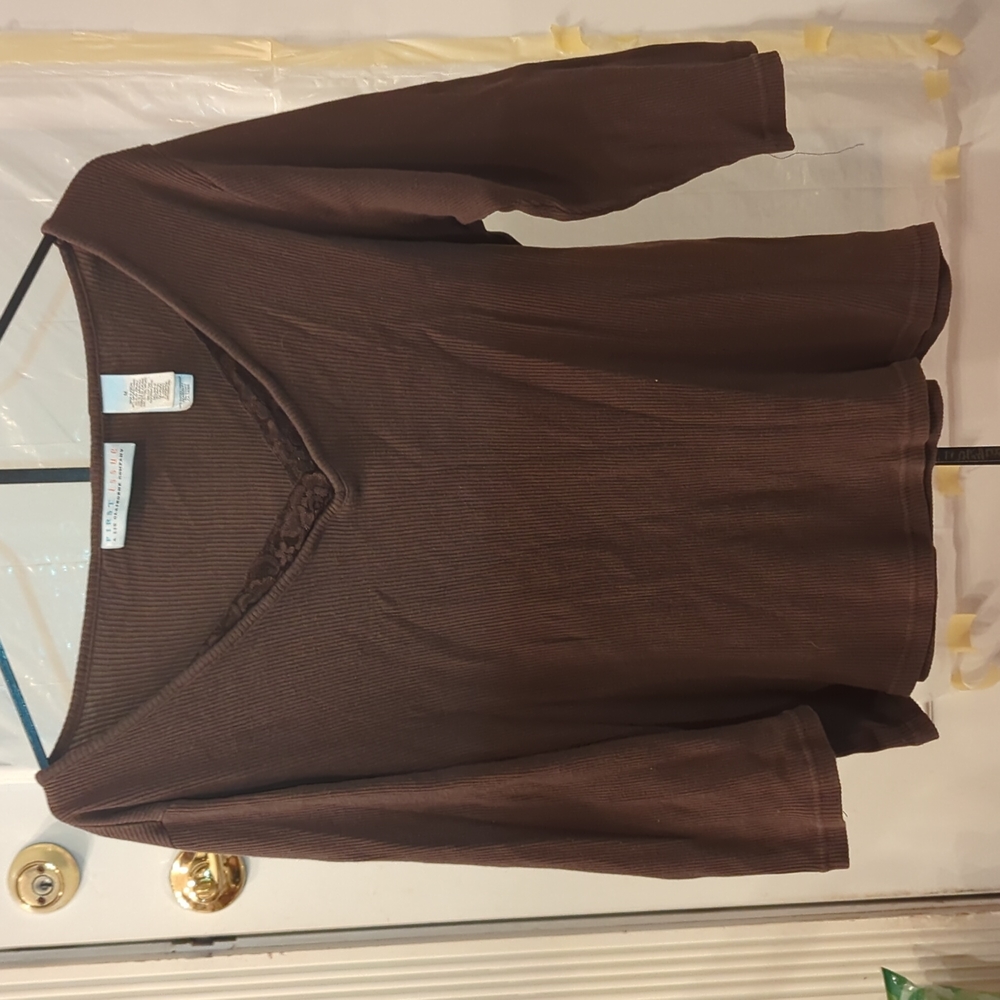 First Issue by Liz Claiborne. Brown knit 3/4 sleeve top. Size M 100% Cotton